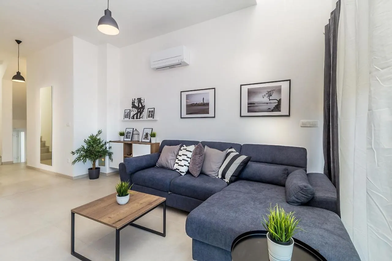 Apartments Solis Lacus Penthouse Njivice