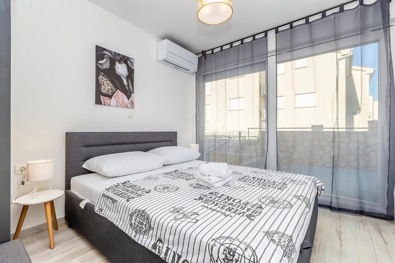 Apartments Solis Lacus Penthouse Njivice