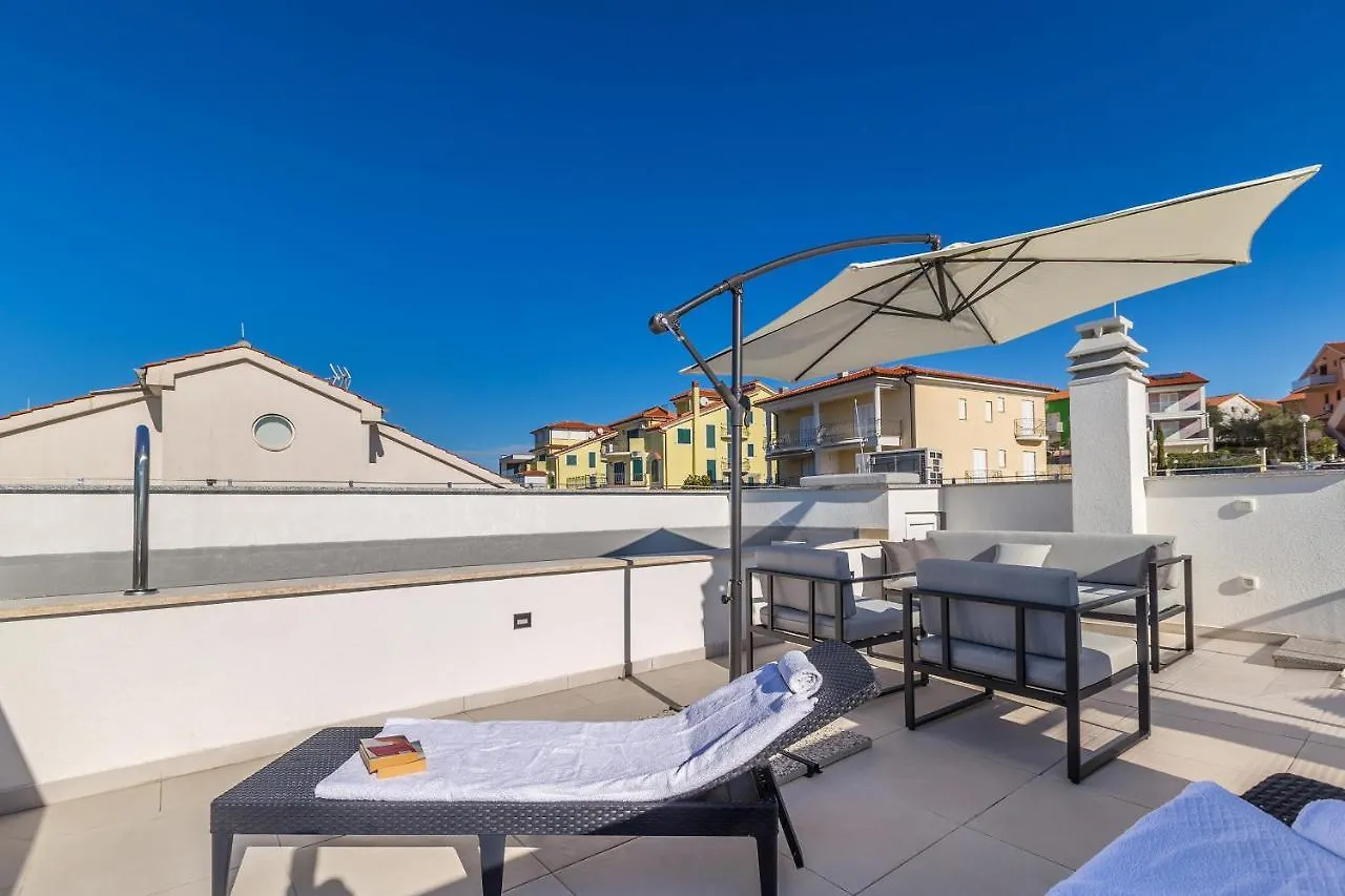 Apartments Solis Lacus Penthouse Njivice