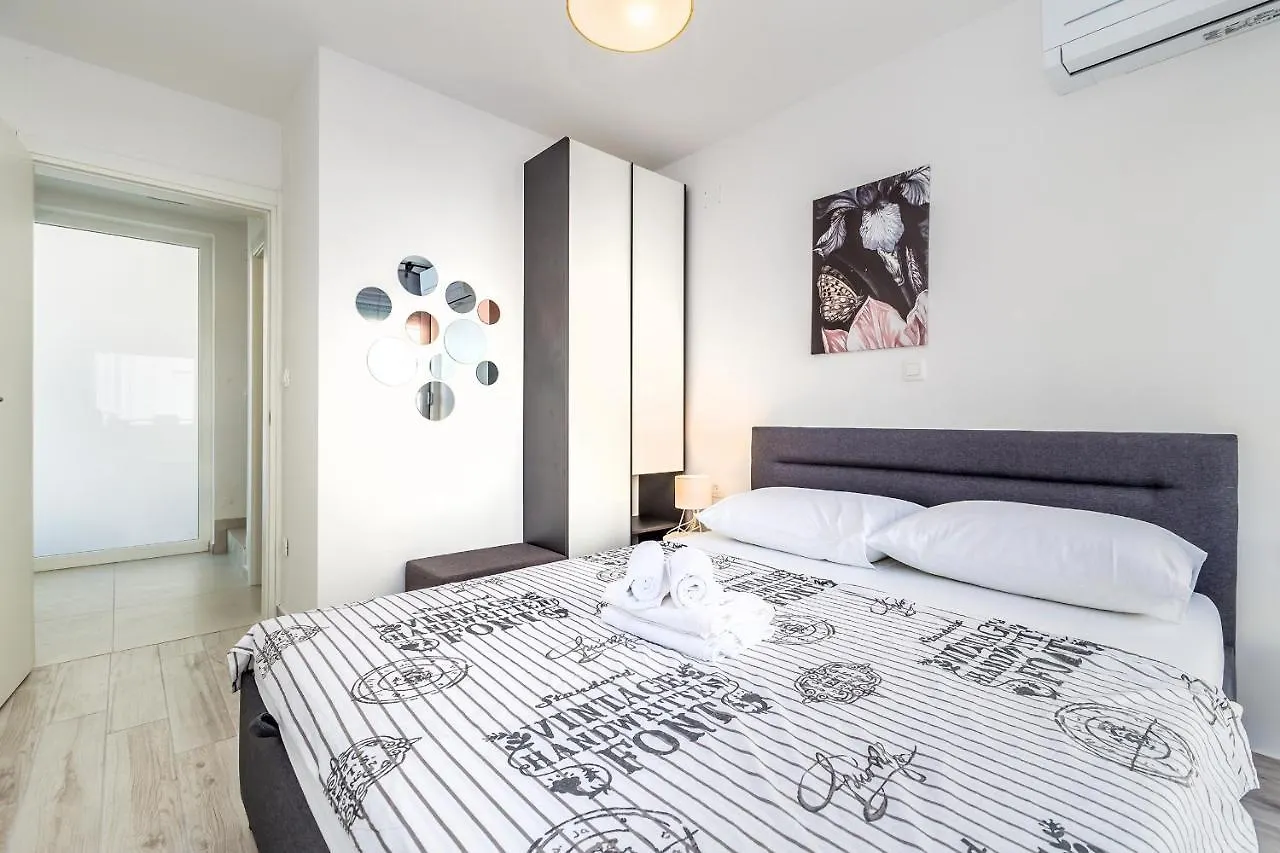 Apartments Solis Lacus Penthouse Njivice