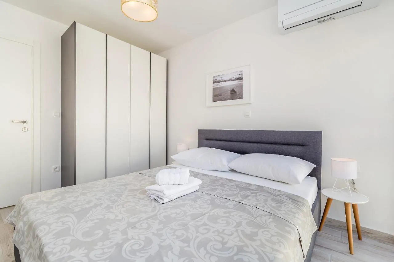 Apartments Solis Lacus Penthouse Njivice Croatia