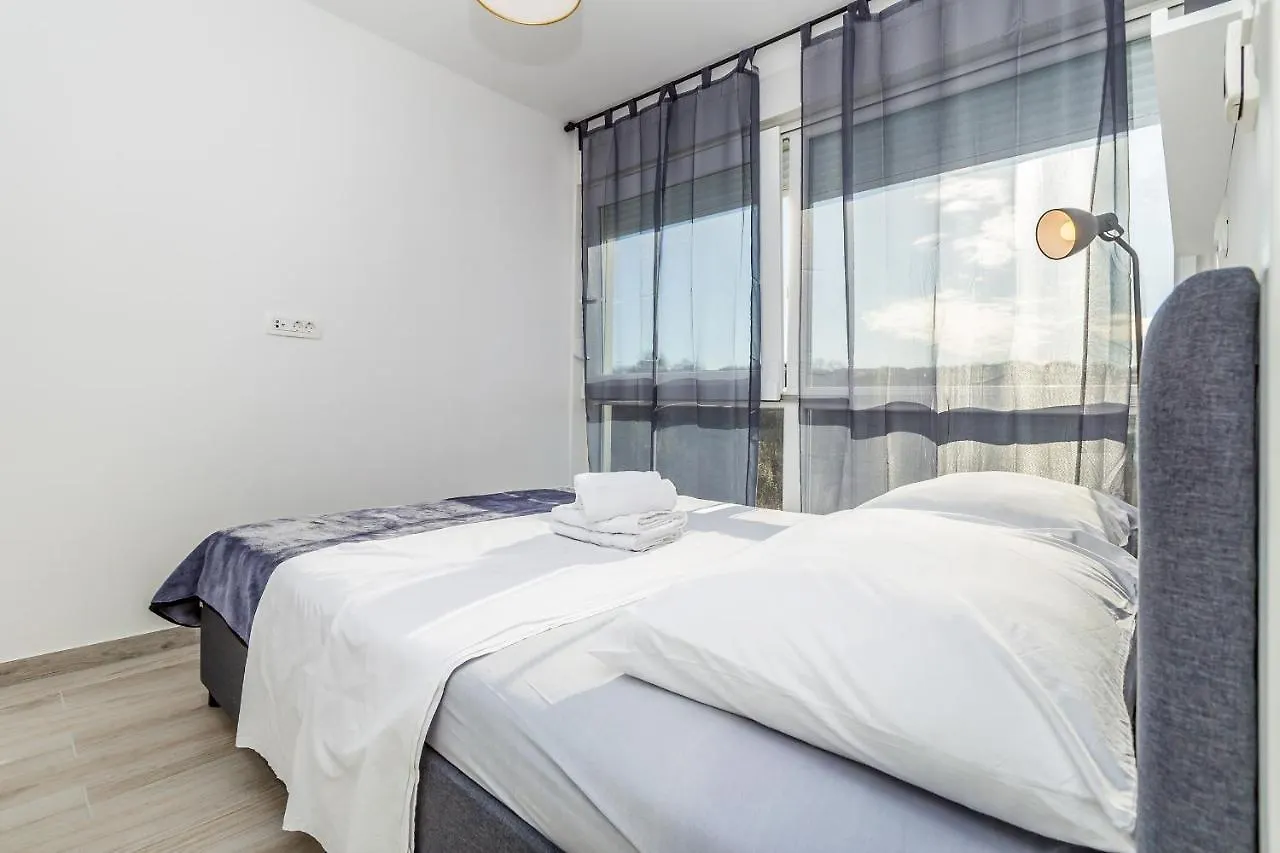 Apartments Solis Lacus Penthouse Njivice