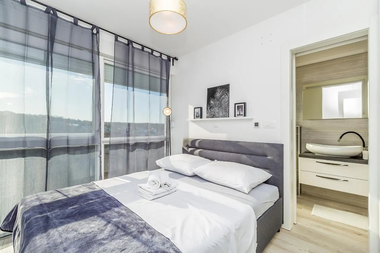 Apartments Solis Lacus Penthouse Njivice